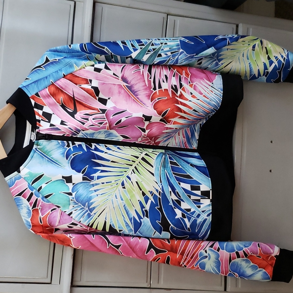 Nike Active bombar jacket. 🎉Posh Party Pick 10/3!